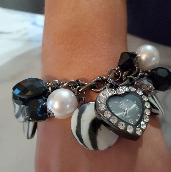 Retro Figaro Couture Charm Bracelet Heart Watch - Picture 4 of 16